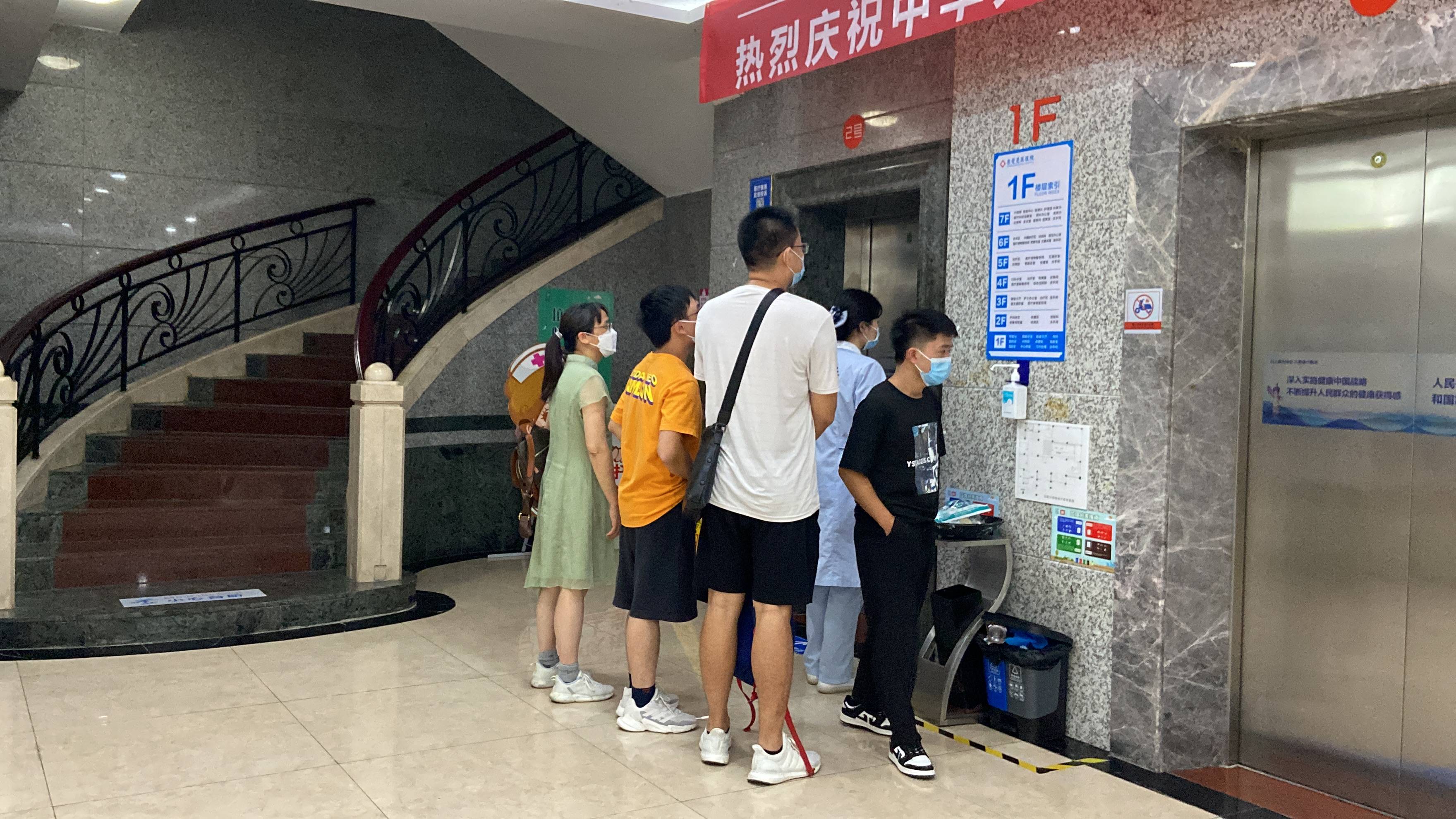 尖锐湿疣医院_(湿锐尖疣去医院什么科)