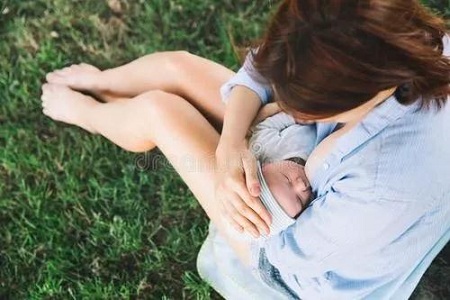大胸喂奶_(母乳头标清大全图片)
