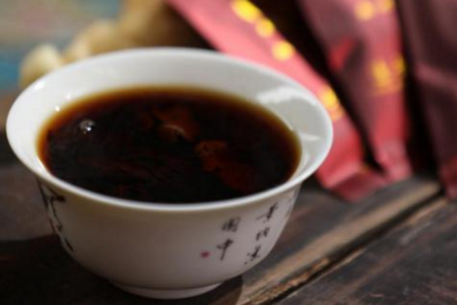 黄精泡水_(黄芪枸杞泡水功效作用)
