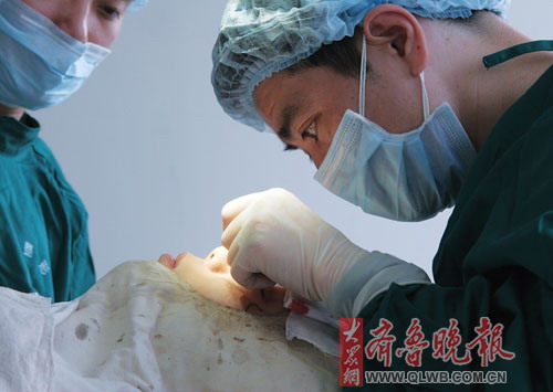 变性手术-(变性手术大概多少钱)